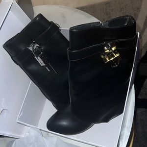 Short Shark Boots - 40